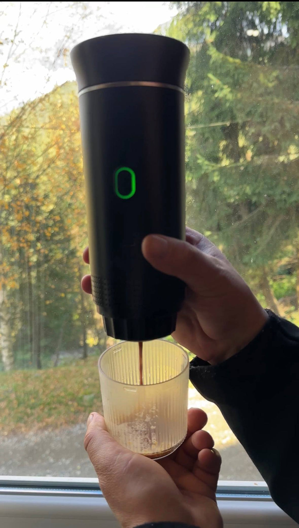 Portable coffee press machine