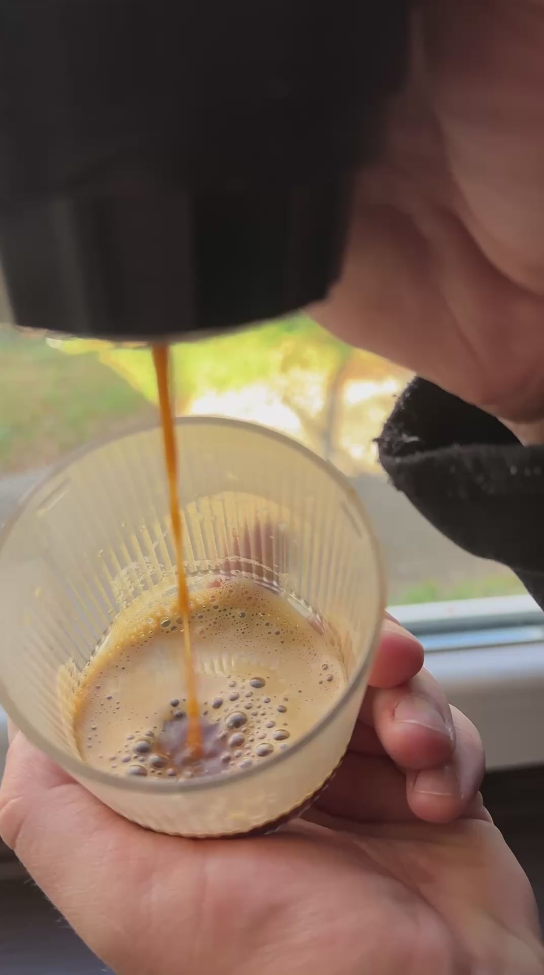 Portable  self-heating espresso machine brewing fresh espresso 